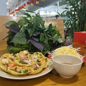 banh-khot-thap-cam-lon